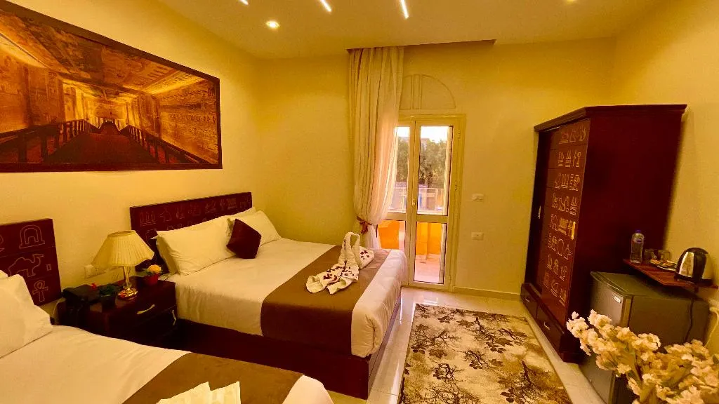 QUADRUPLE TWO BEDS Room, Nemes Pyramids View Inn, Cairo