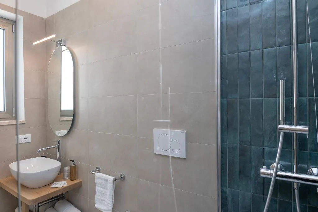 DOUBLE DELUXE ONE BED Room, Albania, Brindisi