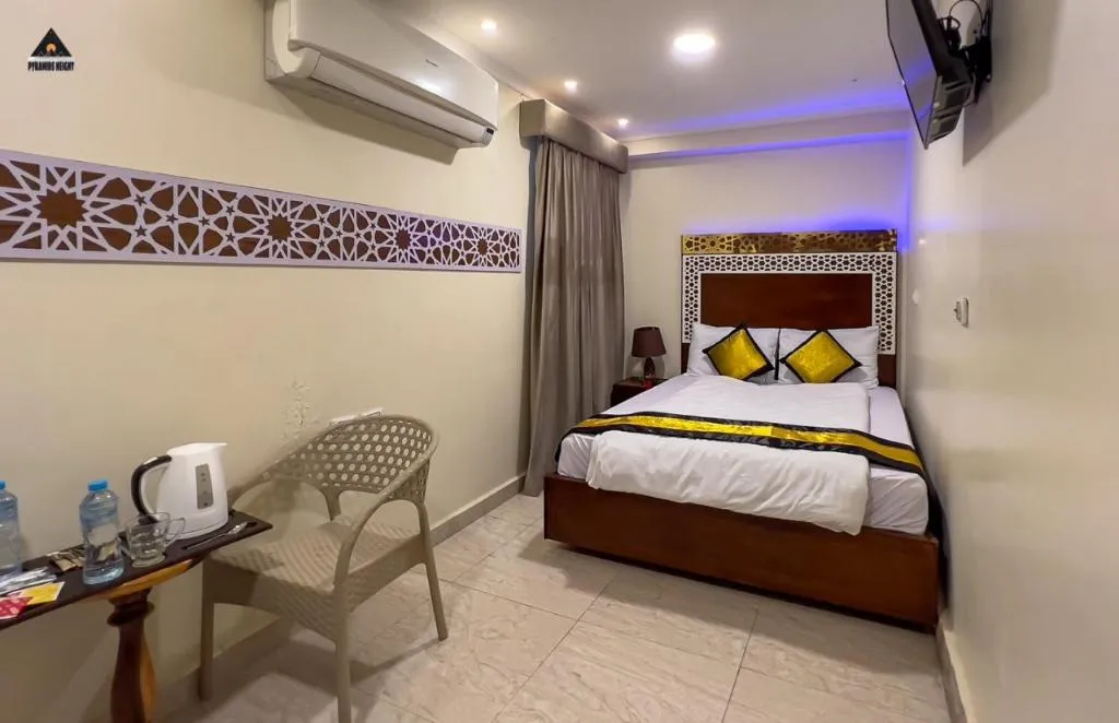 DOUBLE DELUXE ONE BED Room, Pyramids Height Hotel, Cairo