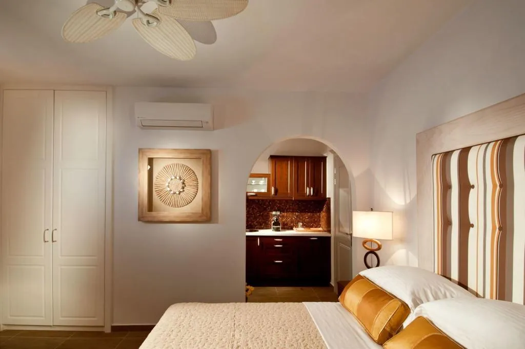 Room, Miland Suites, Santorini