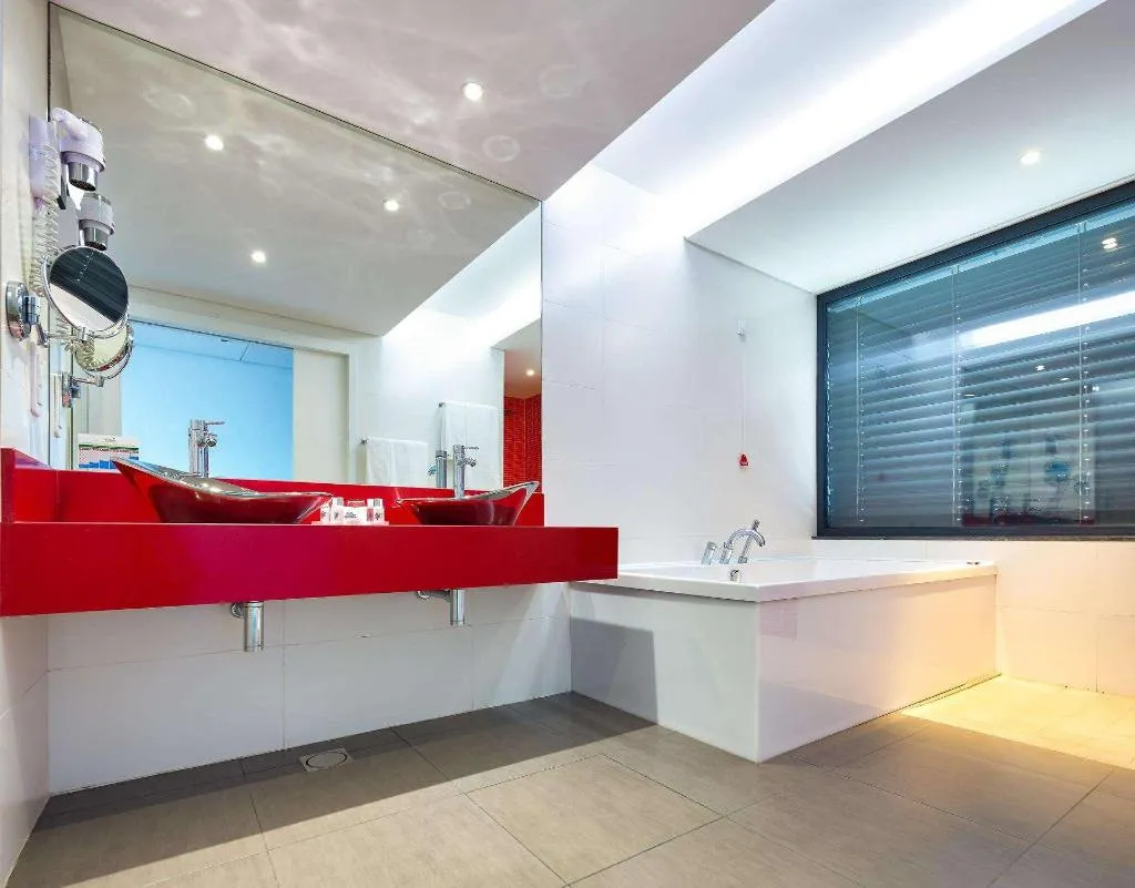 Room, The Views Monumental, Madeira