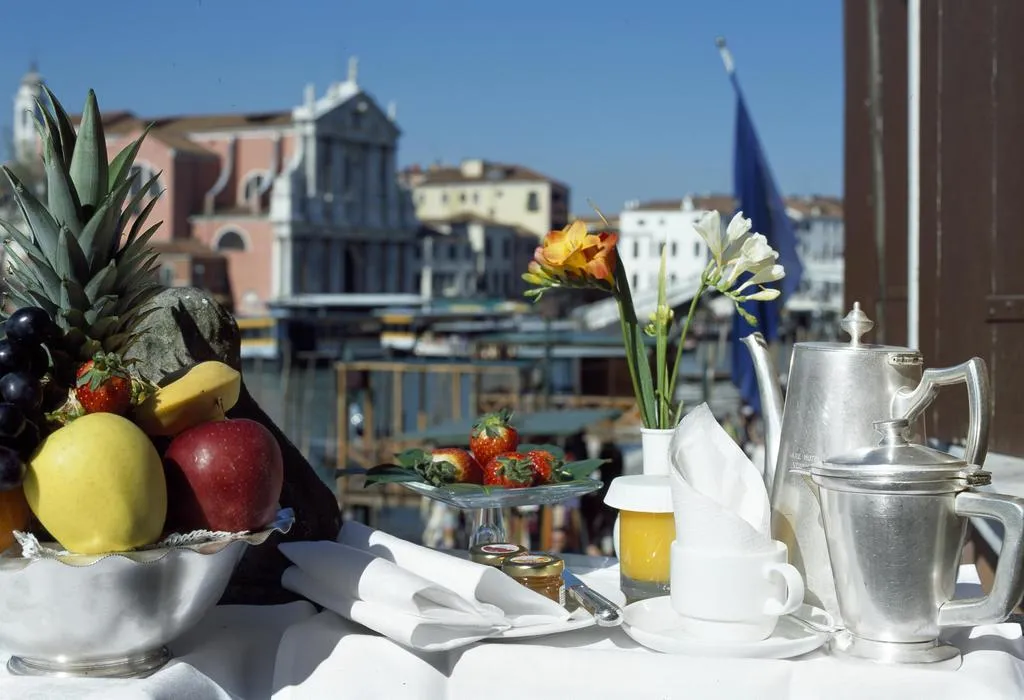 DOUBLE SUPERIOR Room, Carlton on the Grand Canal, Venice