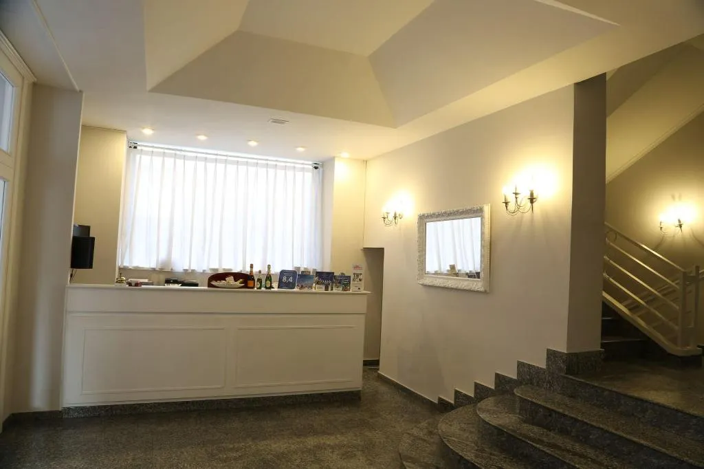 Lobby, Barbarella, Naples