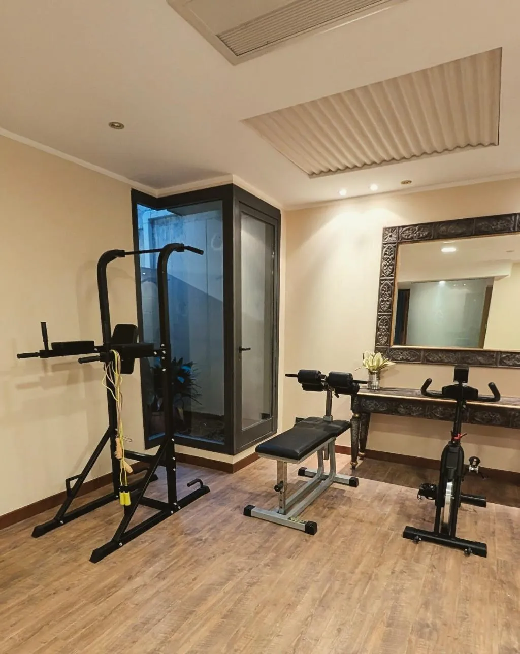 Sports and Entertainment, Yachting Hotel Mistral, Milan