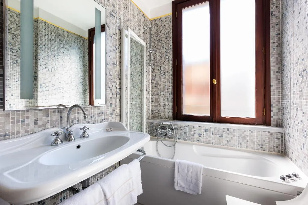DOUBLE SINGLE USE DELUXE Room, Liassidi Palace, Venice