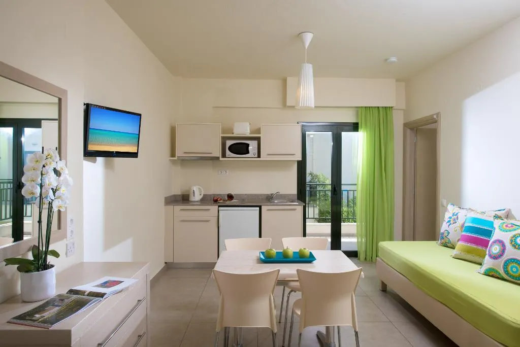 APARTMENT DELUXE POOL VIEW Room, Kristalli, Crete
