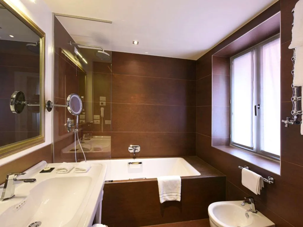 TRIPLE DELUXE CANAL VIEW Room, Papadopoli Hotel Venezia - MGallery Collection, Venice
