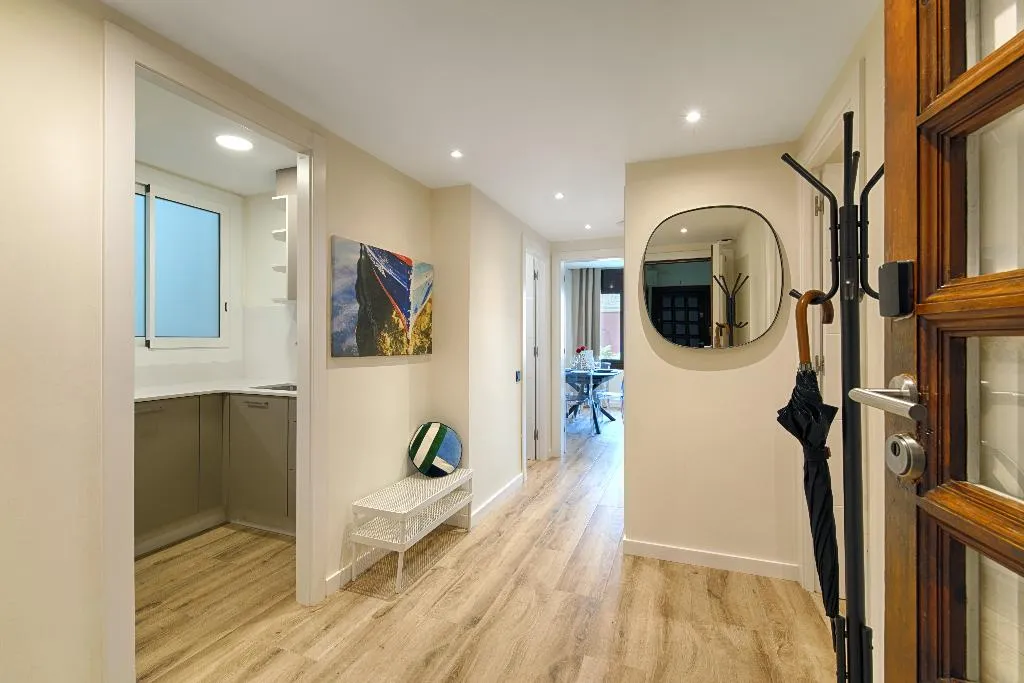 APARTMENT THREE BEDROOMS TWO BATHROOMS Room, Mercedes Heritage Apartments, Barcelona