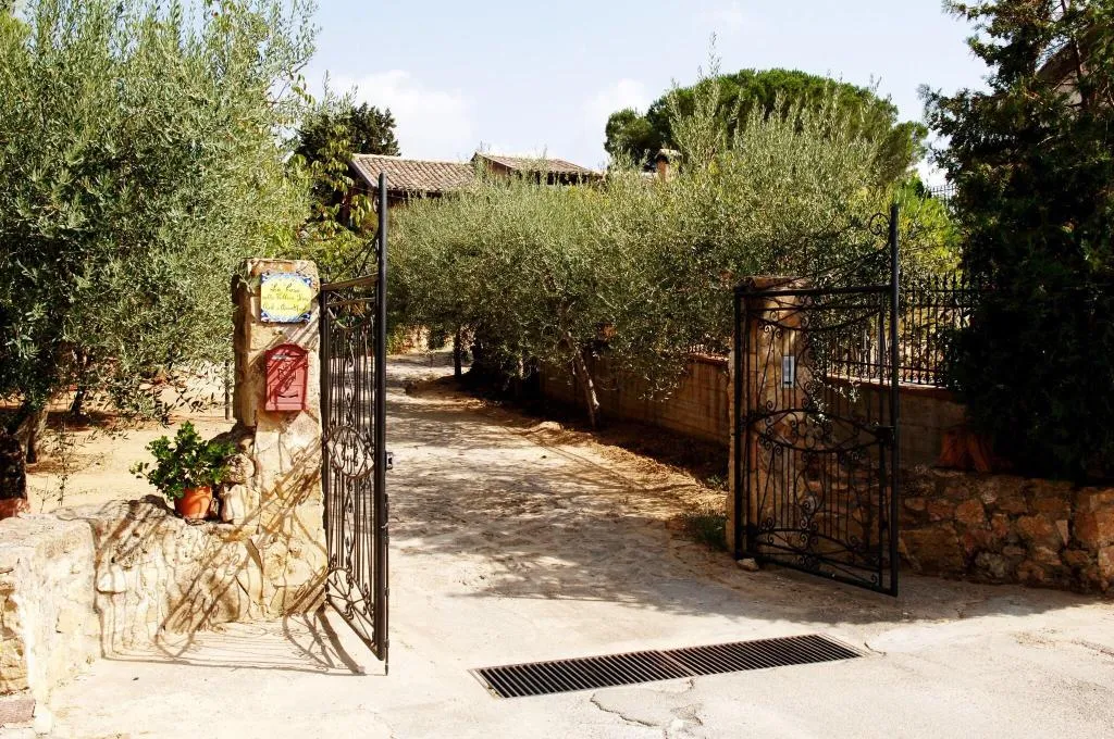General view, La Casa sulla Collina d'Oro, Palermo
