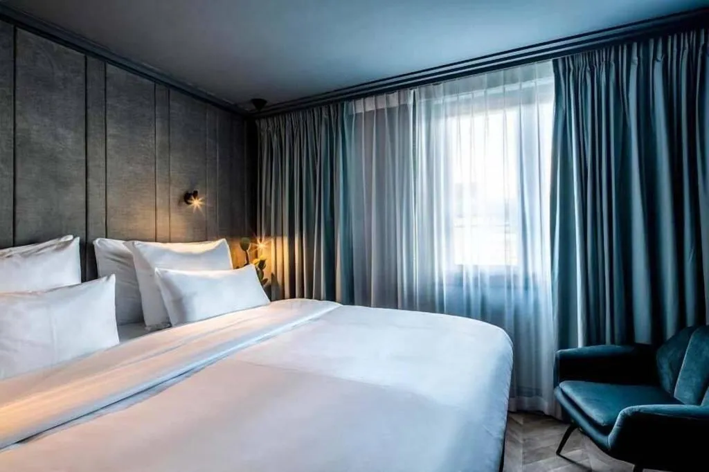 DOUBLE KING SIZE BED Room, The Highlander, Amsterdam