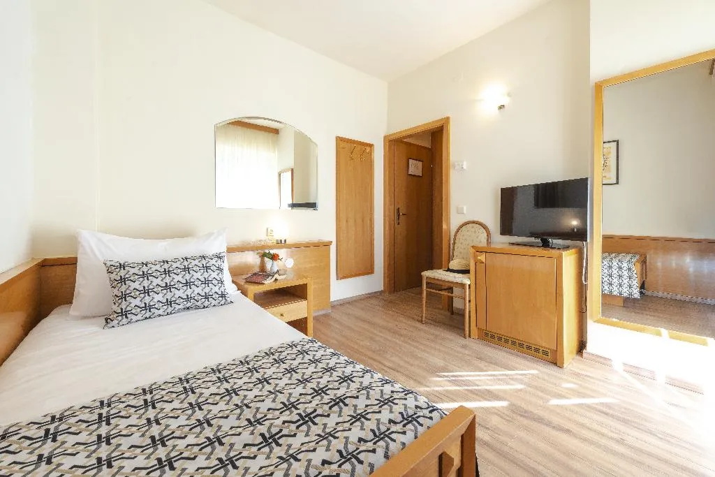 SINGLE WITH BALCONY Room, Splendid, Dubrovnik