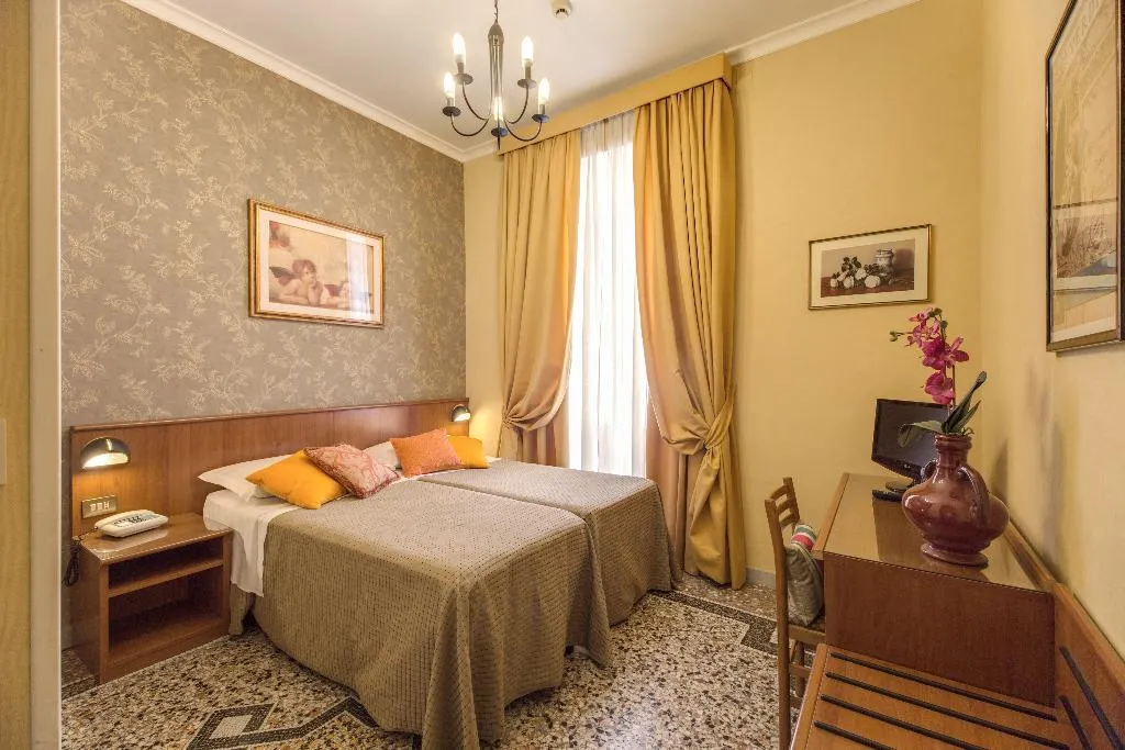 TWIN SUPERIOR Room, Corona, Rome