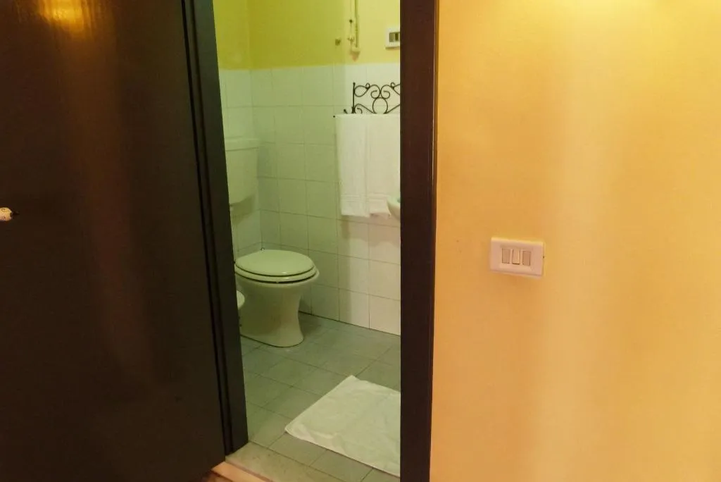 Room, Hoteletnea 316, Catania