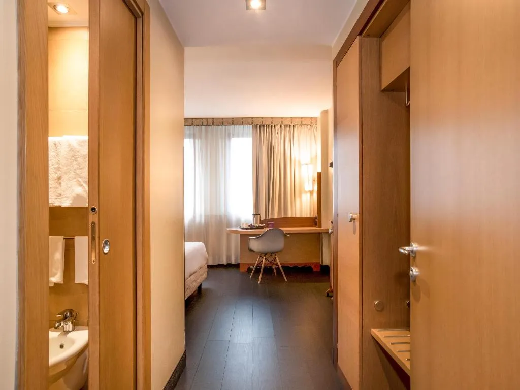 DOUBLE SUPERIOR WITH DOUBLE BED Room, Mercure Roma West, Rome