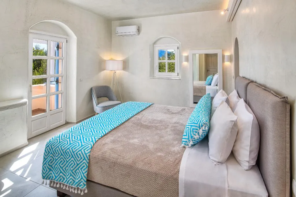 VILLA WITH PRIVATE POOL Room, Sienna Eco Resort, Santorini