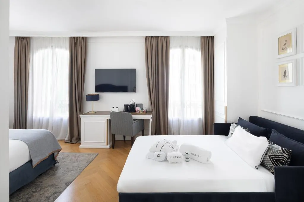 DOUBLE WITH BALCONY Room, Midmost Barcelona, Barcelona
