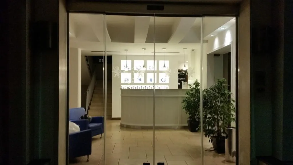 Lobby, Leone, Naples