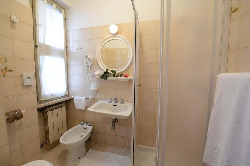 Room, Astor, Perugia