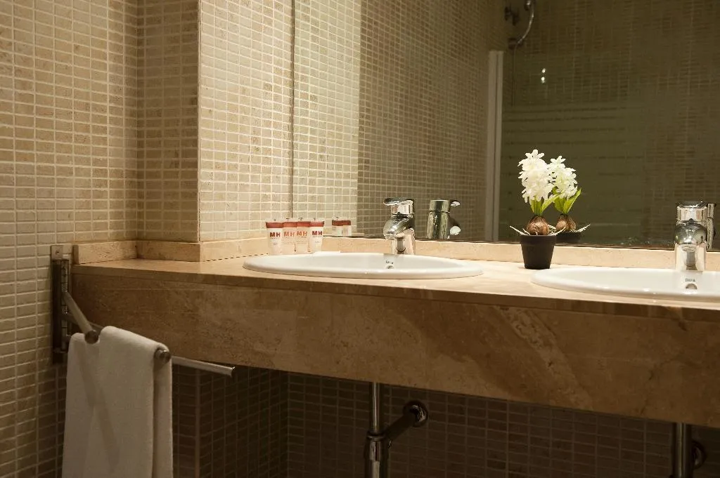 APARTMENT TWO BEDROOMS Room, MH Apartments Gracia, Barcelona