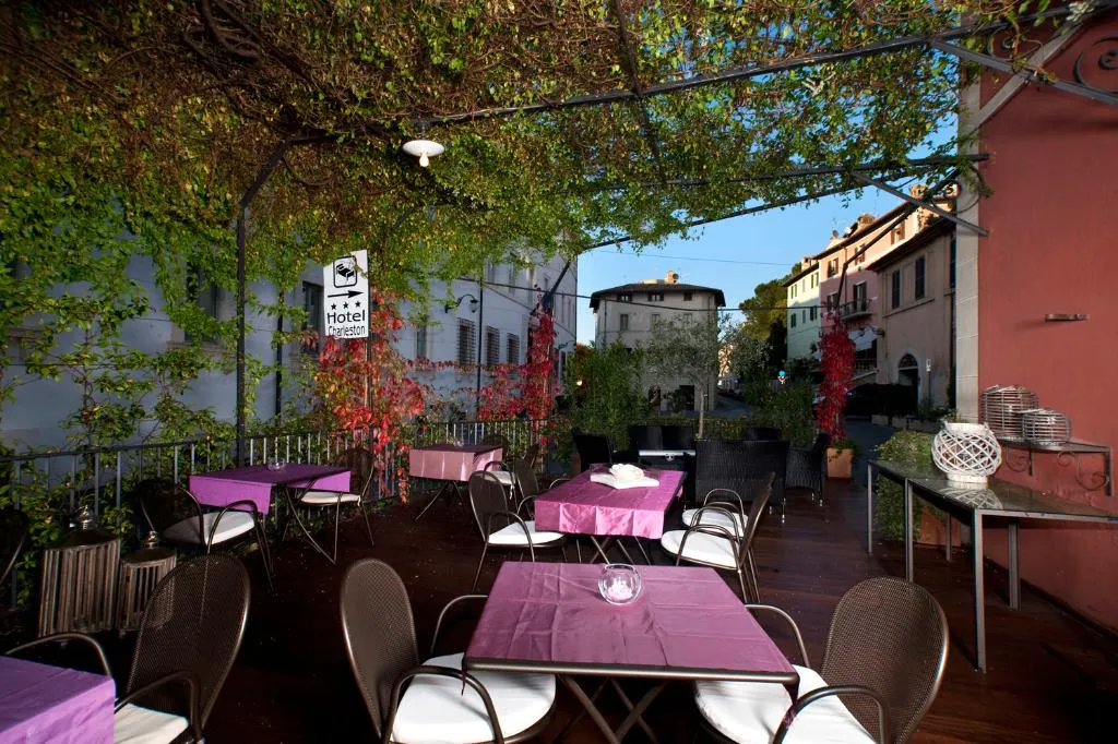 Bar, Charleston, Perugia