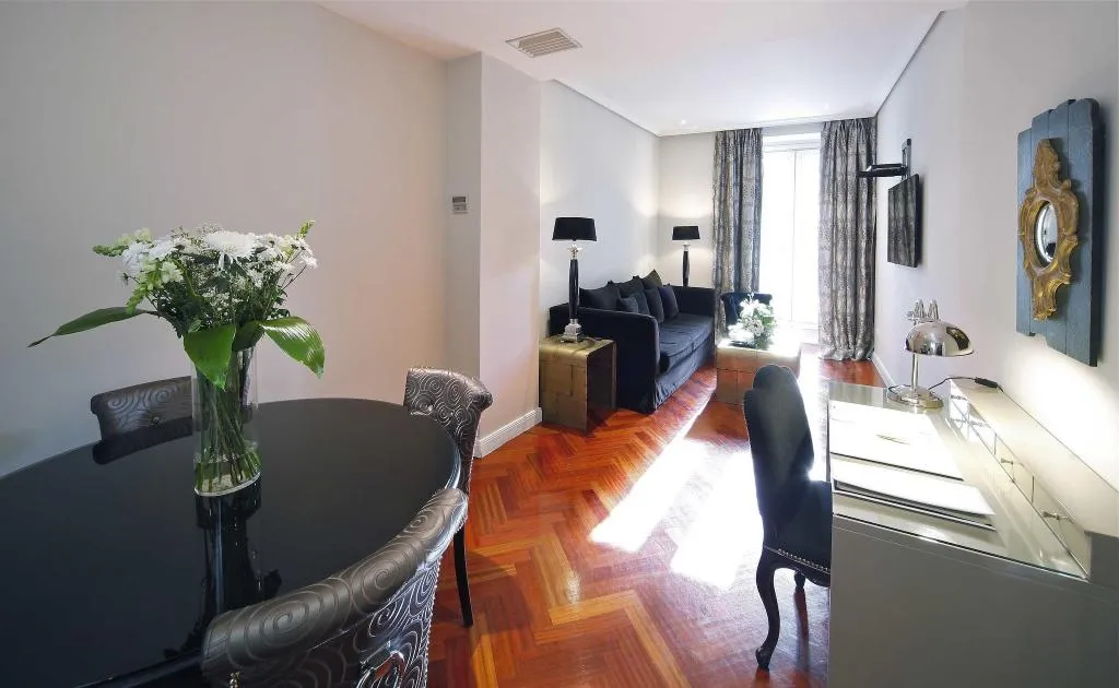 JUNIOR SUITE KING SIZE BED Room, Luxury Suites Madrid, Madrid