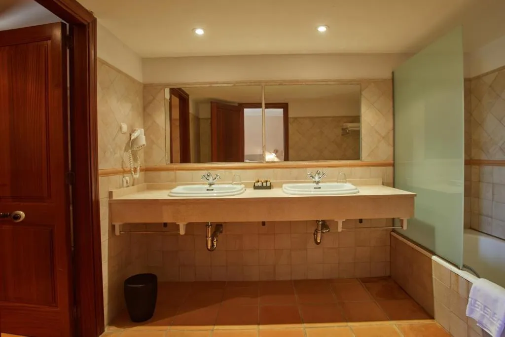 JUNIOR SUITE STANDARD Room, Hotel Rural Es Riquers, Majorca