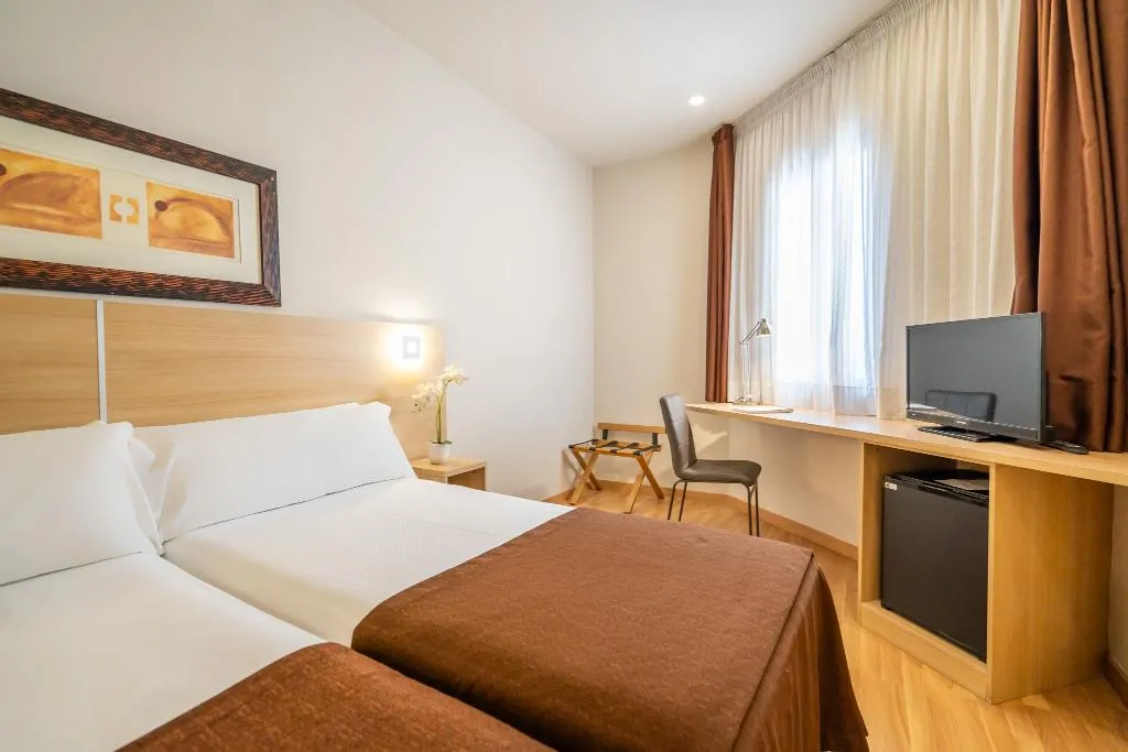 TRIPLE CAPACITY 4 Room, Glories, Barcelona