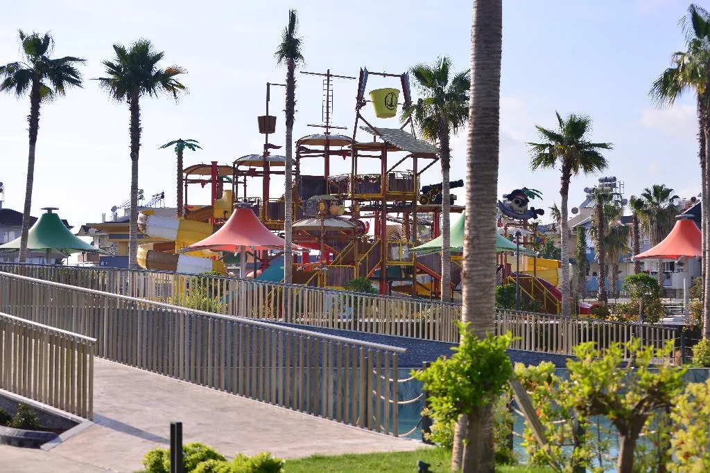 Sports and Entertainment, Azura World Hotel, Antalya