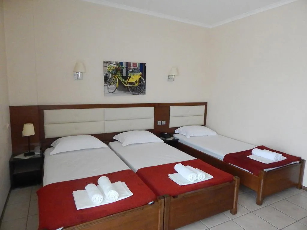 TRIPLE STANDARD Room, Gold Stern, Thessaloniki