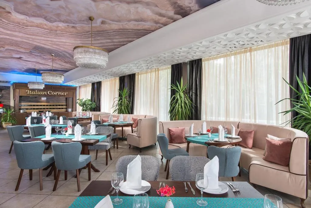 Restaurant, Palace Hotel-All Inclusive in Sunny Day Resort, Varna