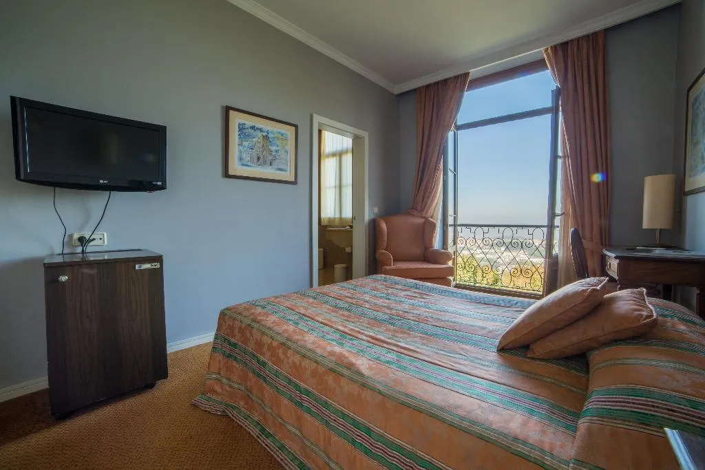 Double or Twin CAPACITY 3 Room, Do Elevador Hotel, Porto
