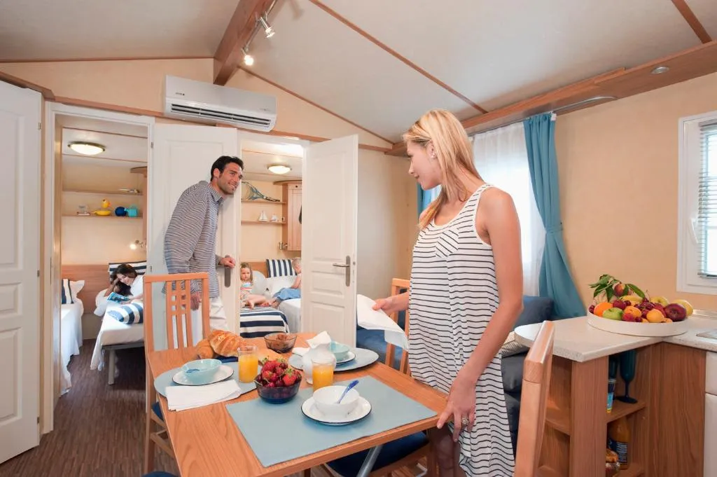 BUNGALOW CAPACITY 6 Room, Baia Domizia Camping Village, Naples