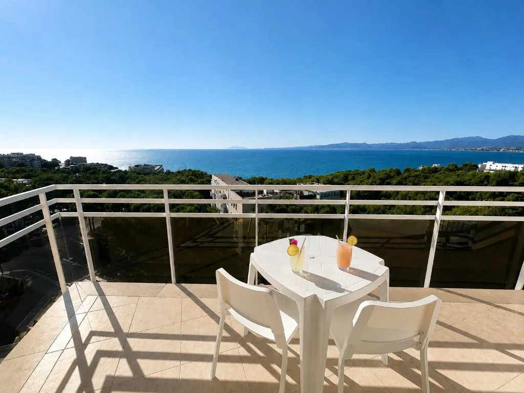 APARTMENT SEA VIEW TWO BEDROOMS Room, SunClub Salou, Costa Dorada