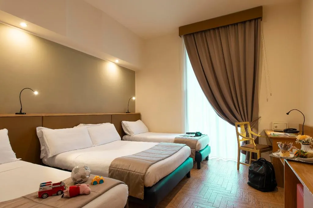 TRIPLE STANDARD Room, Grand Hotel Europa, Naples