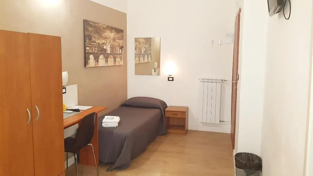 Room, B&B Oasi, Naples