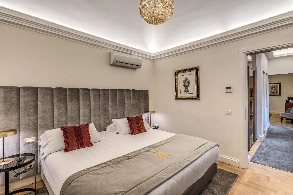 SUITE DELUXE CITY VIEW Room, Eitch Borromini Palazzo Pamphilj, Rome