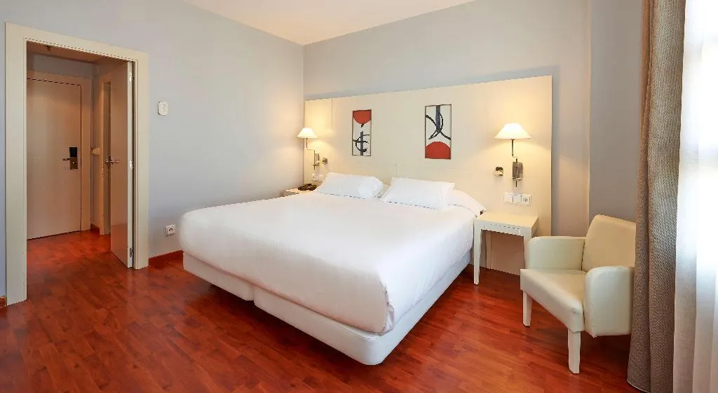 DOUBLE SUPERIOR Room, NH Valencia Las Artes, Valencia