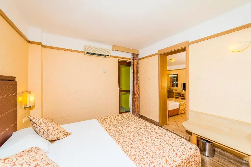 FAMILY ROOM TWO BEDROOMS ONE BATHROOM Room, Vonresort Golden Beach, Antalya