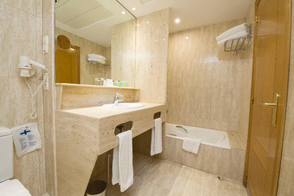 TRIPLE STANDARD Room, Hotel Albufera, Valencia