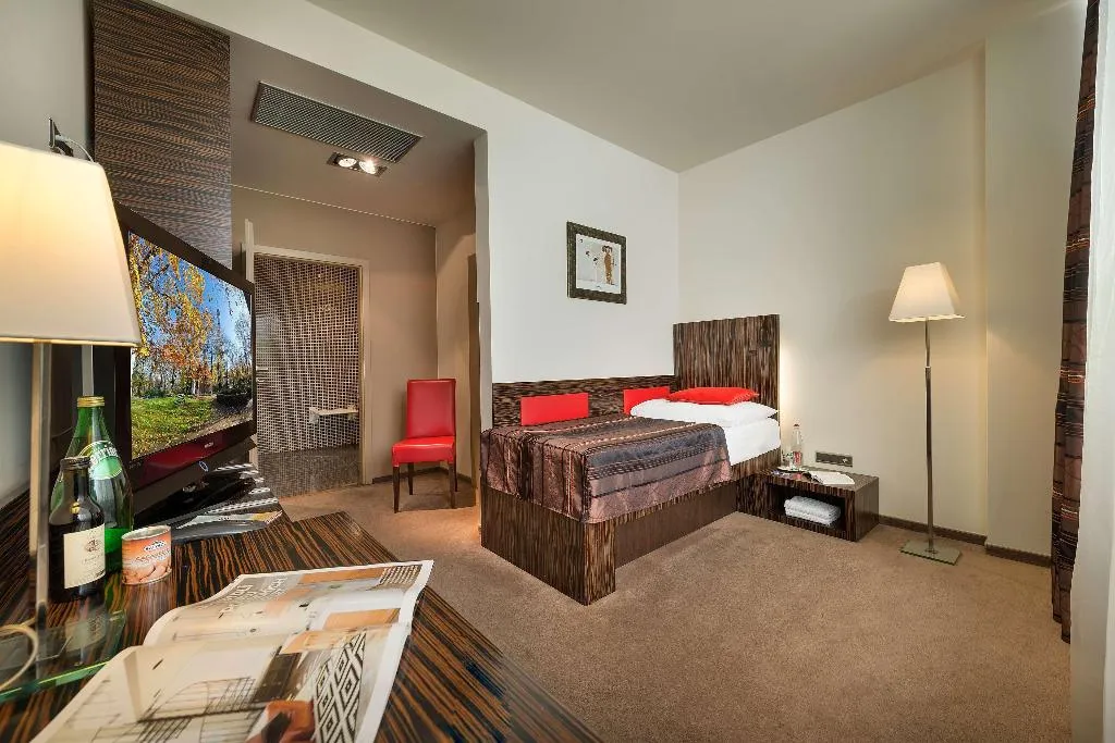 Room, EA Hotel Crystal Palace, Prague