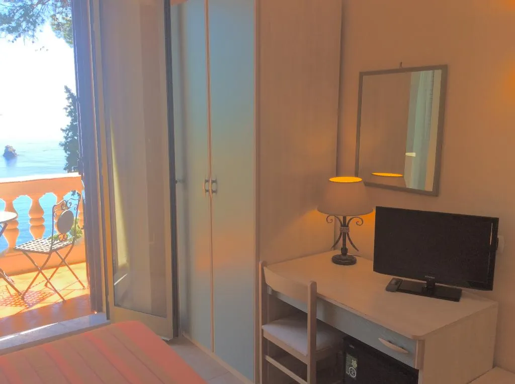 Double or Twin SEA VIEW WITH BALCONY Room, Jonic Hotel Mazzarò, Taormina