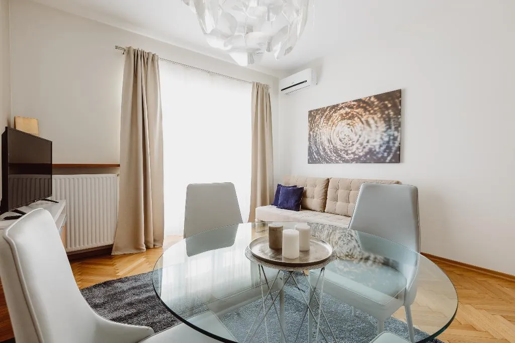APARTMENT CAPACITY 4 ONE BEDROOM Room, 4Seasons Apartments Cracow, Krakow