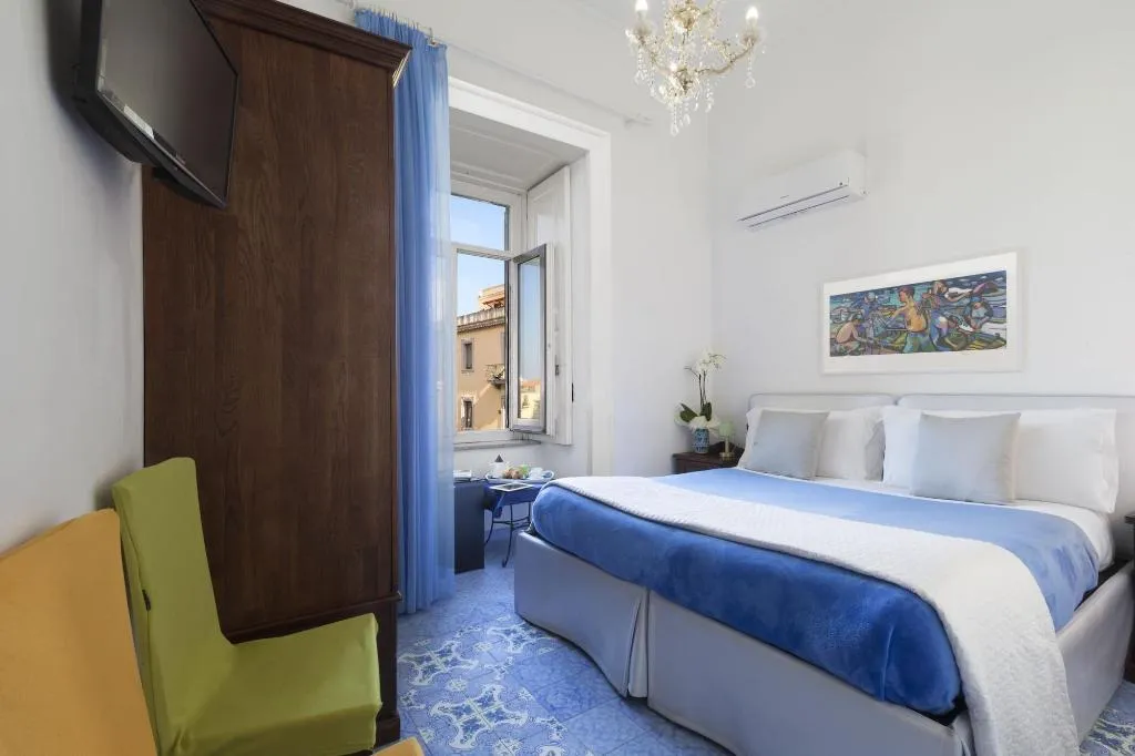 Room, Piazza Tasso B B, Naples
