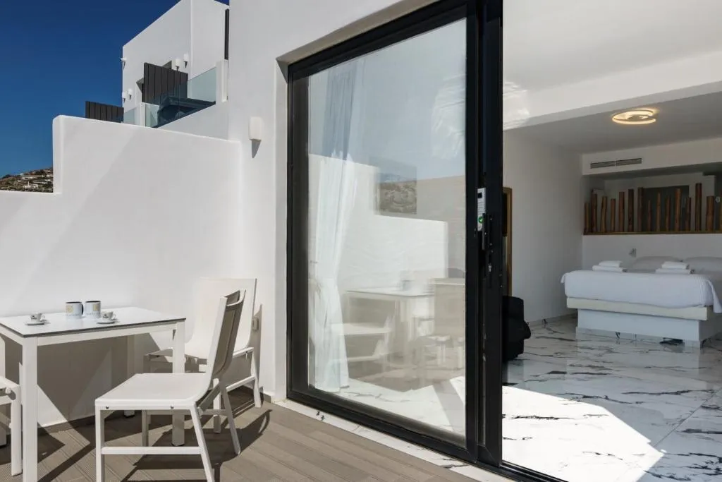 QUADRUPLE CAPACITY 4 Room, Bianco A Nero, Mykonos