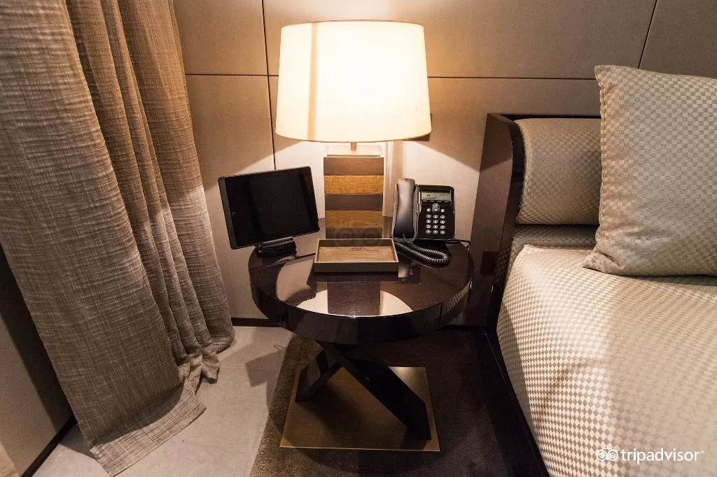 SUITE CAPACITY 3 Room, Armani Hotel Milano, Milan