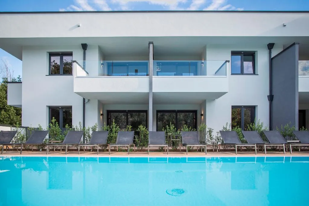 Pool, Riva Lake Lodge, Milan