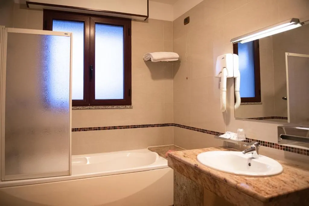 SINGLE STANDARD Room, Hotel Califfo, Cagliari