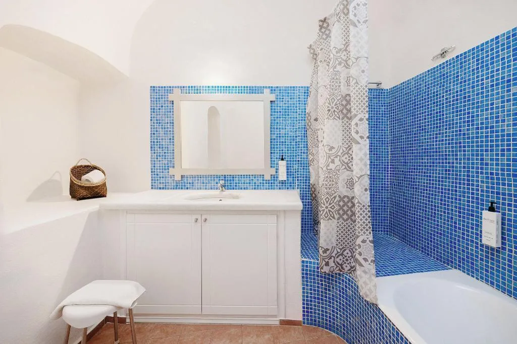 Room, Kastro Suites, Santorini
