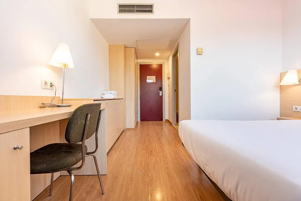 DOUBLE WITH DOUBLE BED Room, Basic Hotel, Barcelona