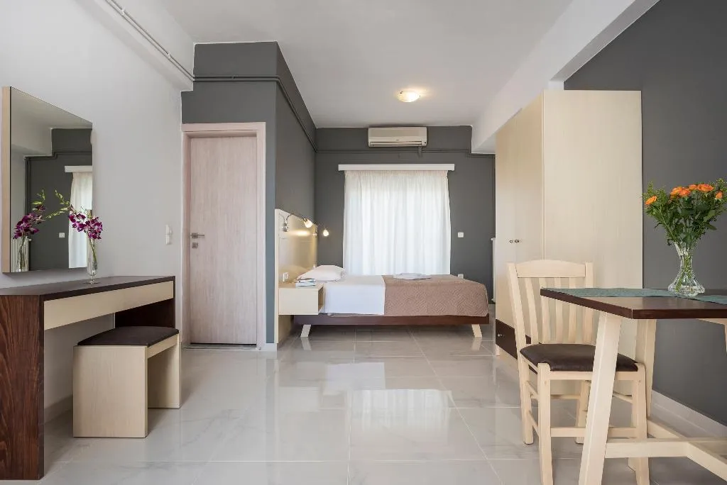 STUDIO CLASSIC QUEEN BED Room, Esplanade Apartments, Crete